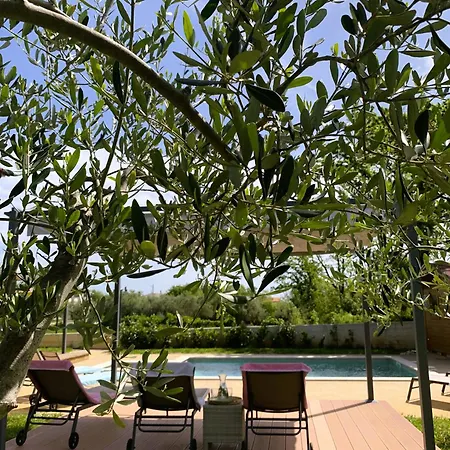 Kuca Kavrana * Kavran